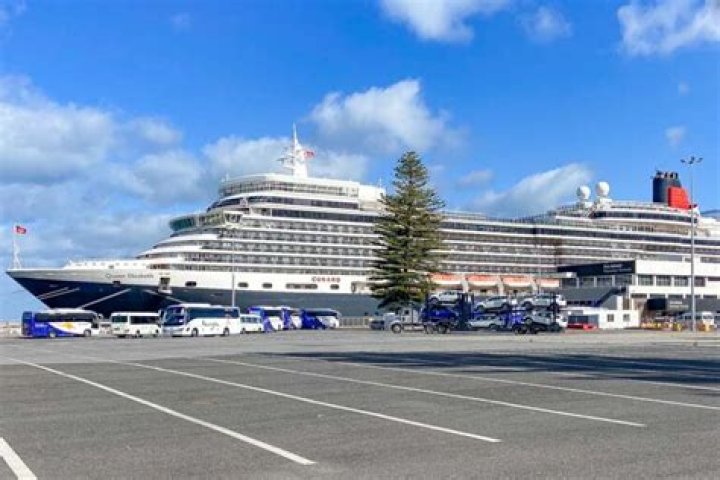 Does Adelaide have a port?