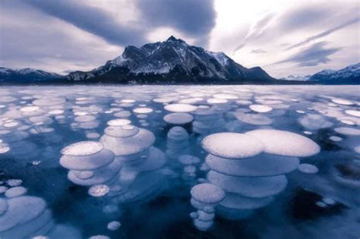 Does Bear Lake freeze in the winter?