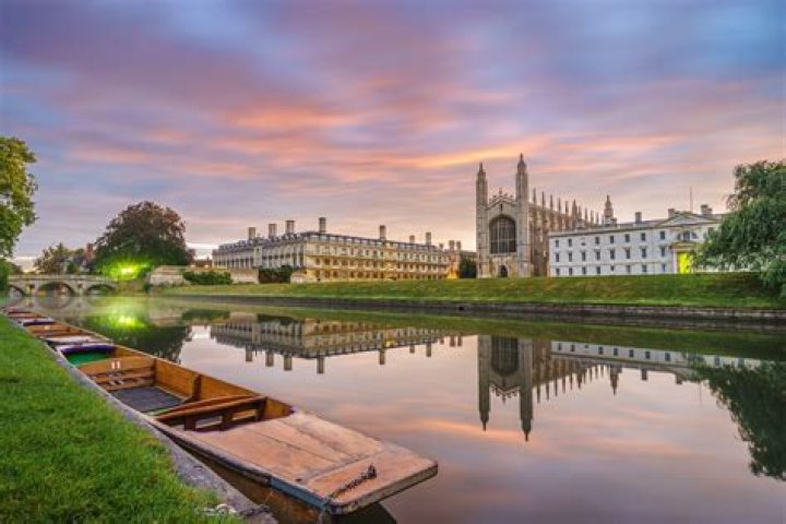 Does Cambridge University have a swimming pool?