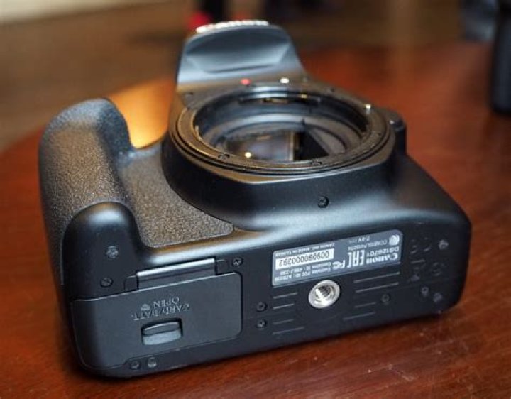 Does Canon 4000D have WiFi?