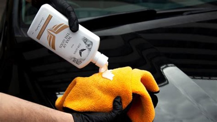 Does car wax protect against scratches?
