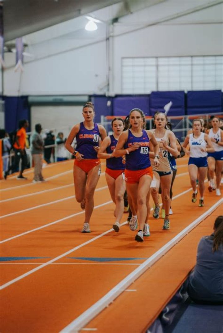 Does Clemson have a good track team?