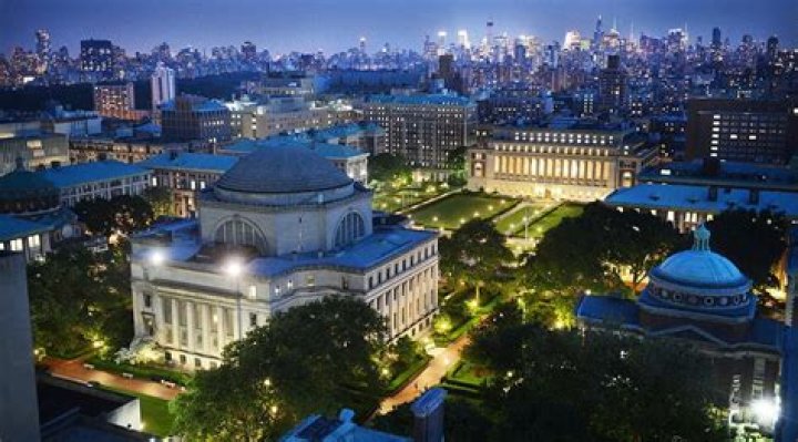 Does Columbia have a photography program?