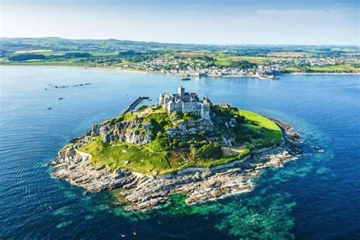Does Cornwall have castles?