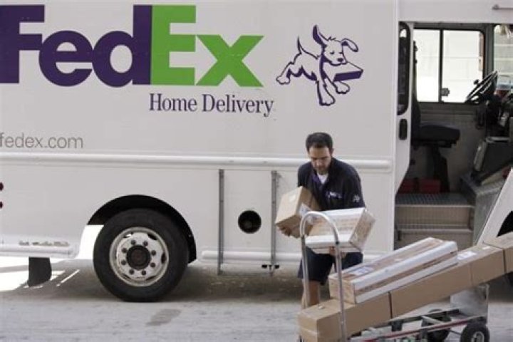 Does FedEx deliver early or late?
