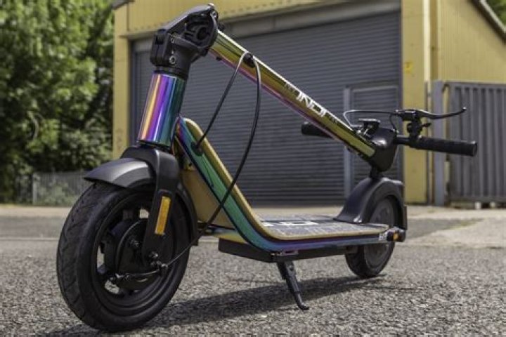 Does Halfords sell electric scooters?