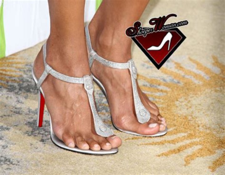 Does Halle Berry have 6 tors?