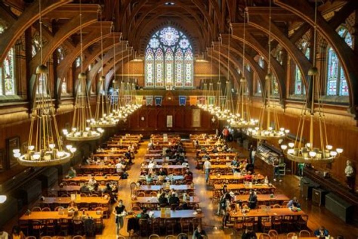 Does Harvard have a gift shop?