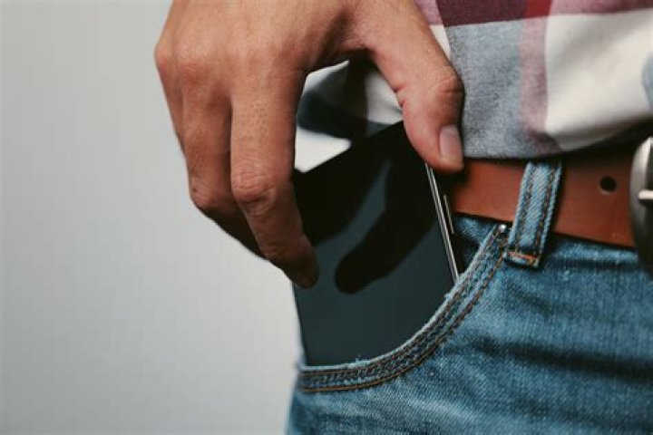 Does having a phone in your pocket kill sperm?