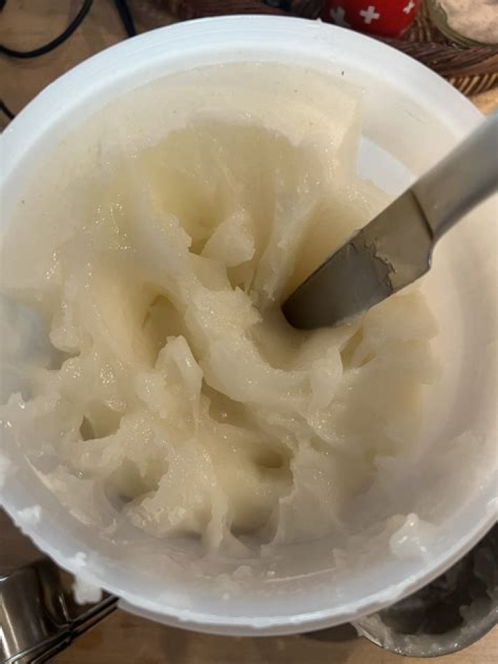 Does honey harden in the fridge?