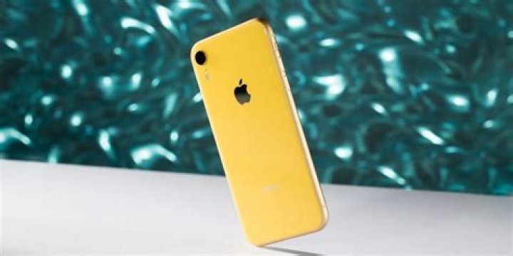 Does iPhone XR have an OLED screen?
