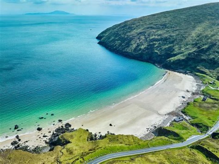 Does Ireland have swimming beaches?