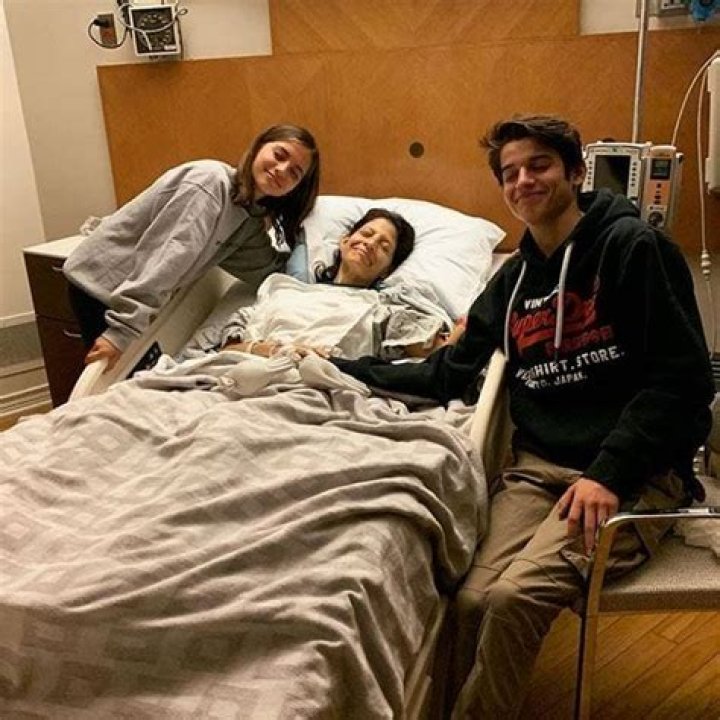 Does Isabela Moner have cancer?