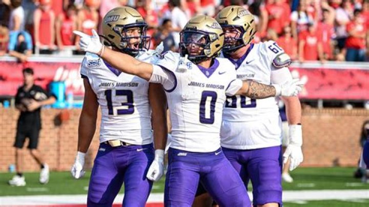 Does JMU require SAT or ACT?