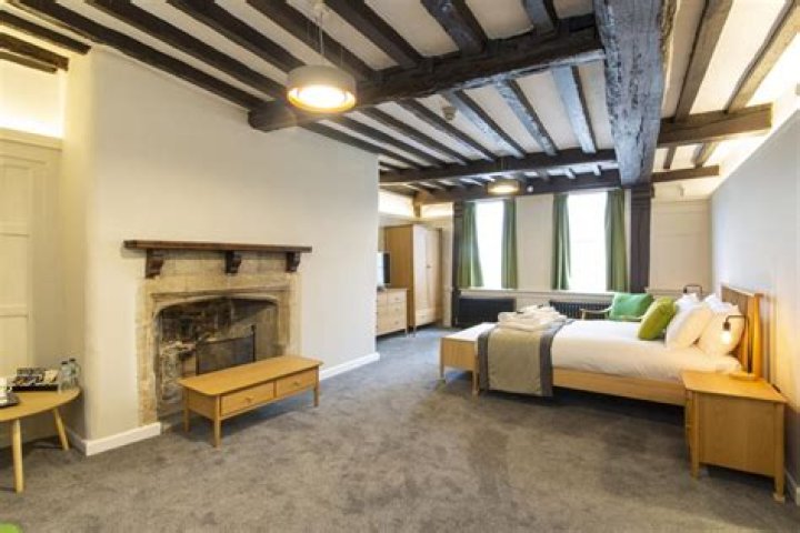 Does Lincoln College have accommodation?