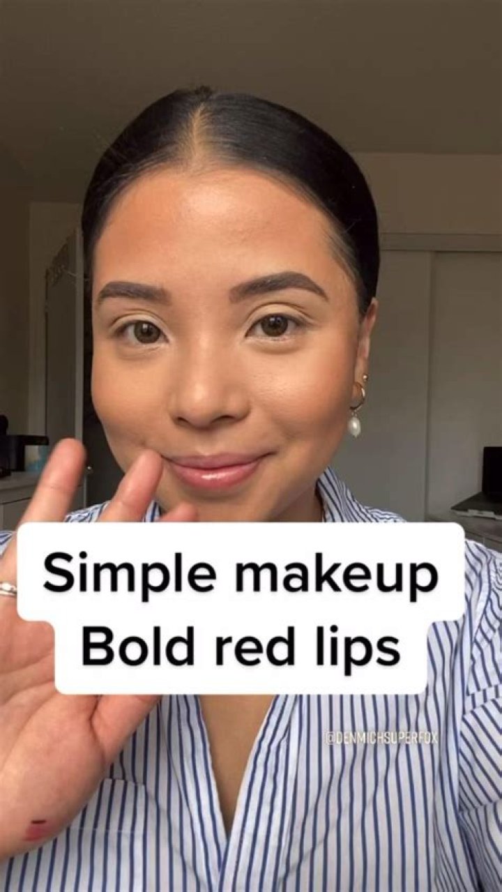 Does lipstick make lips darker?