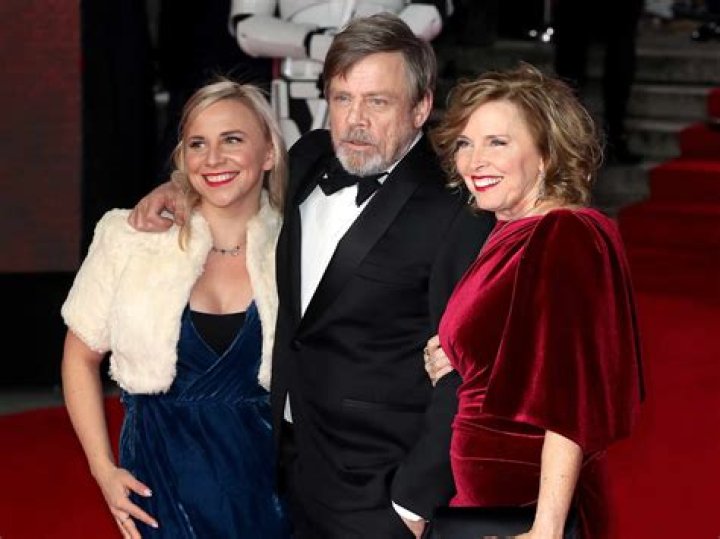 Does Mark Hamill have a wife?