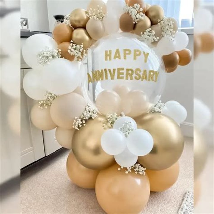 Does Party City have happy anniversary balloons?