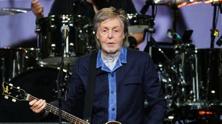 Does paul McCartney read his fan mail?