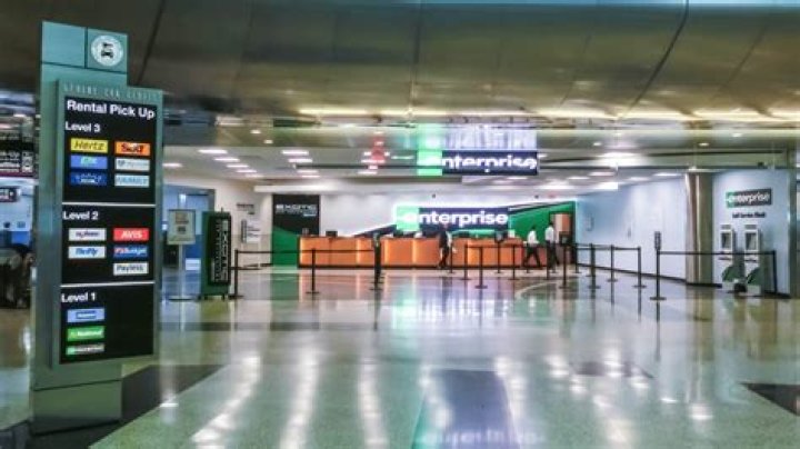Does Port Everglades have car rental?