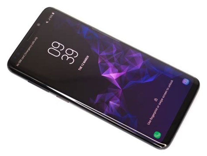Does Samsung Galaxy s9 plus need a screen protector?