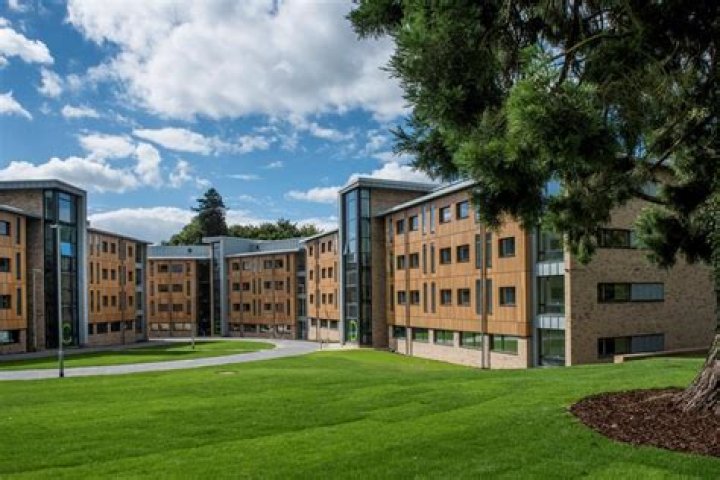 Does Southampton University have halls of residence?