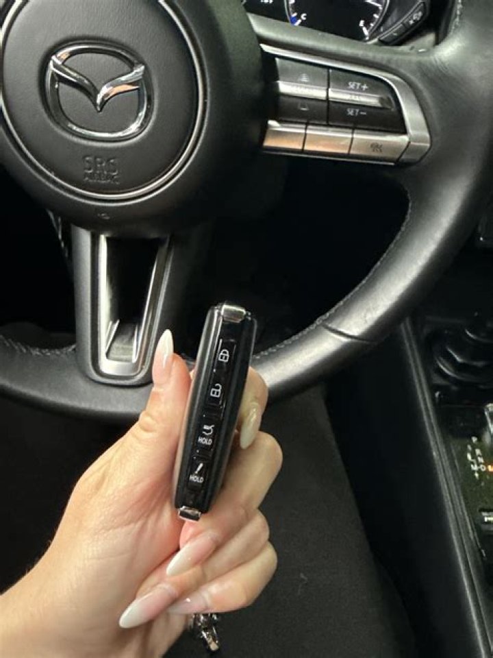 Does the 2012 Mazda CX-9 have bluetooth?