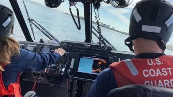 Does the Coast Guard train pilots?