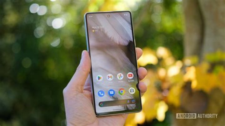 Does the Google pixel come with headphones?