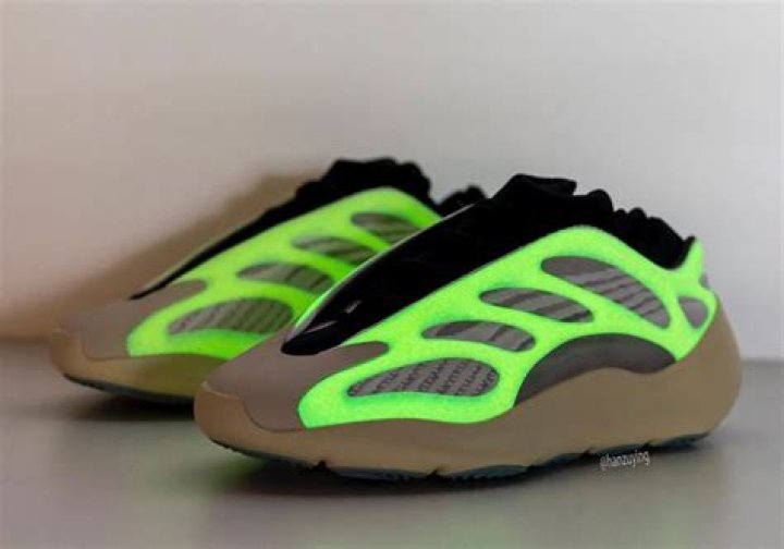 Does the Yeezy 700 V3 have Boost?
