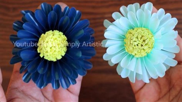 How are plastic flowers made?