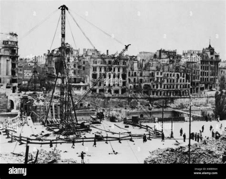 How badly was Vienna bombed in ww2?