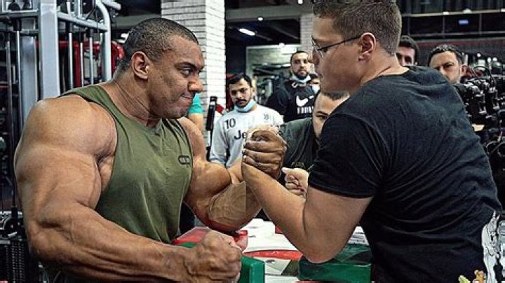 How big are Larry wheels arms?