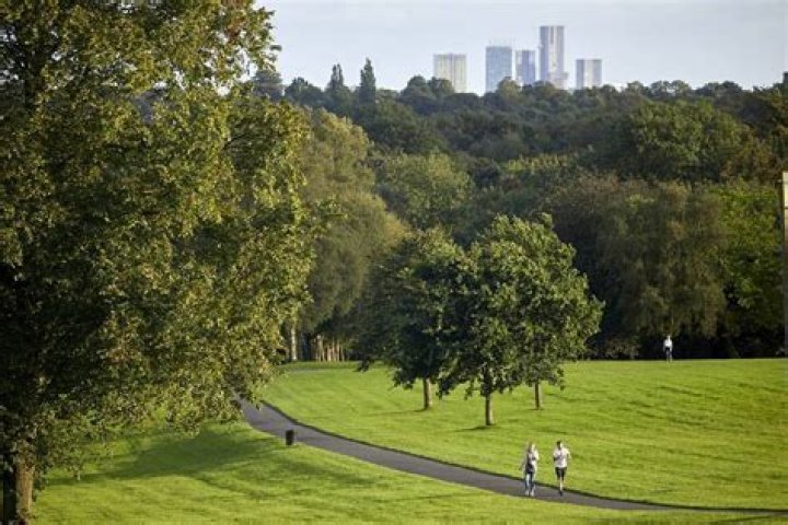How big is Heaton Park in miles?