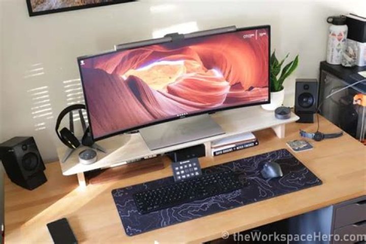 How can I hide my docking station?