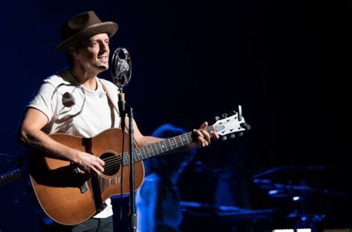 How did Jason Mraz get his start?