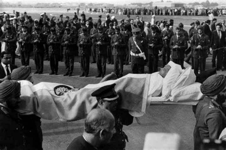 How did Lal Bahadur die?