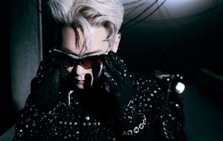 How did SHINee key learn English?