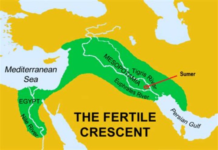 How did the flooding of the Tigris and Euphrates rivers both help and hurt farmers?