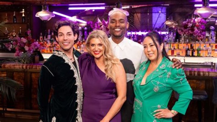How do celebrities date work?