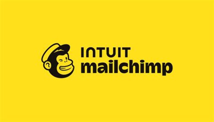 How do I add a share button in MailChimp?