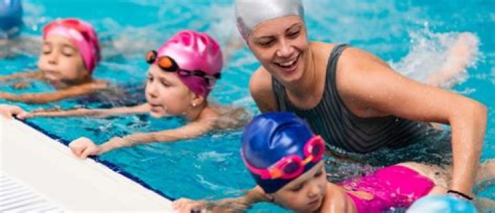 How do I become a swimming instructor in Edmonton?