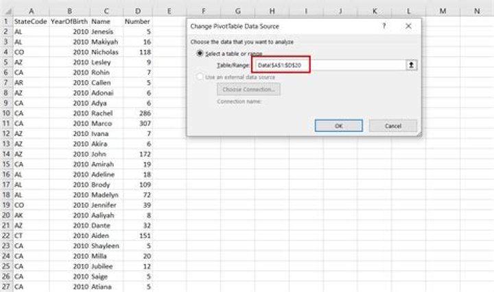 How do I change the range of a pivot table in Excel 2007?