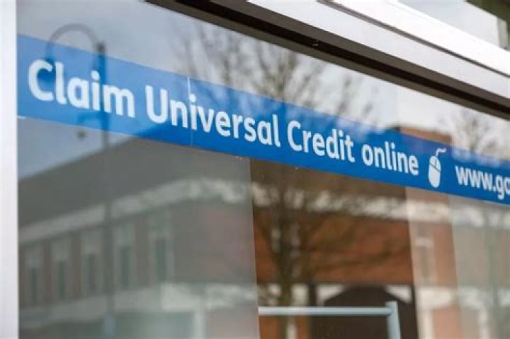 How do I complain about Universal Credit staff?