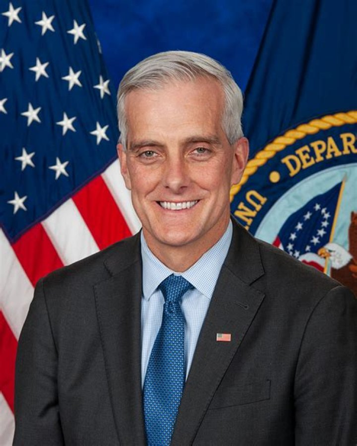 How do I contact the Secretary of Veterans Affairs?