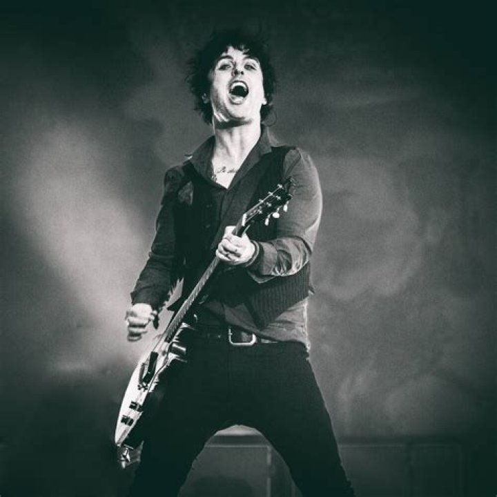 How do I dress like Billie Joe Armstrong?