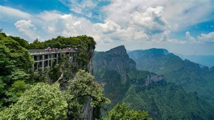 How do I get from Changsha to Zhangjiajie?