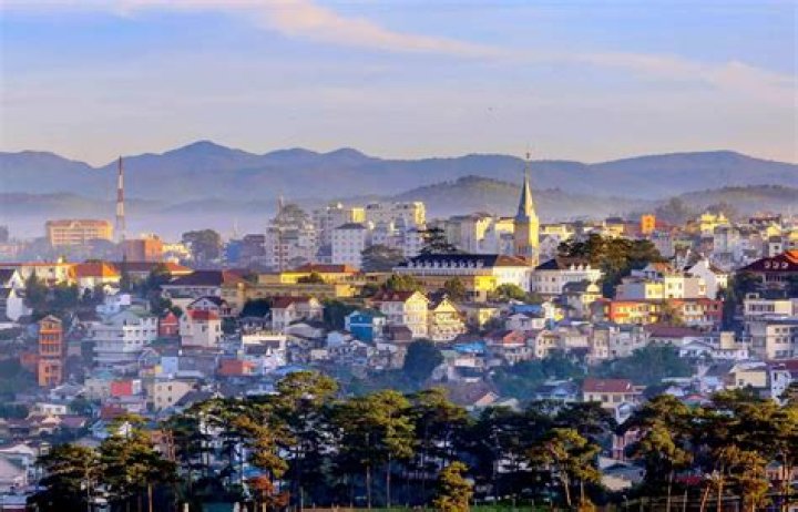 How do I get from DaLat to Da Nang?