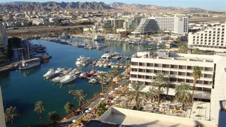 How do I get from Eilat to Aqaba?