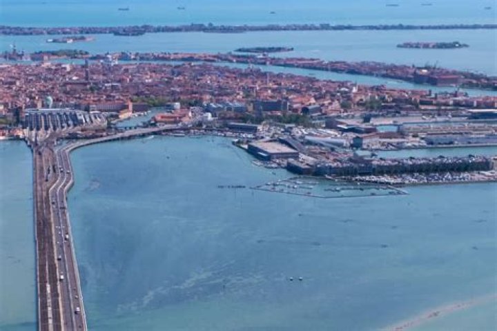 How do I get from Venice to mainland?